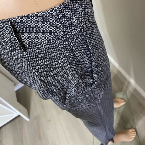 DALIA Leg Style Pants - Picture 3 of 5